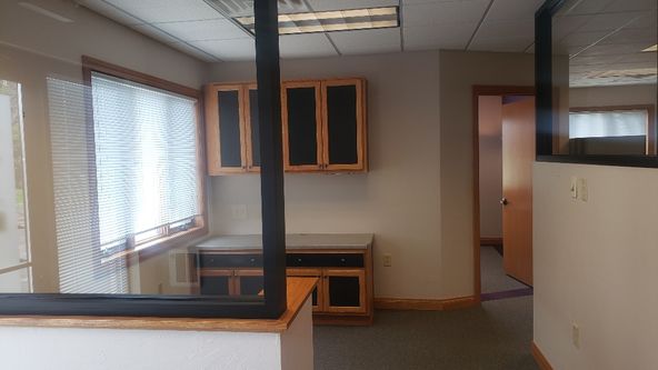 1,422 SF